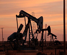 Нефть падает при огромном запасе топлива в США
